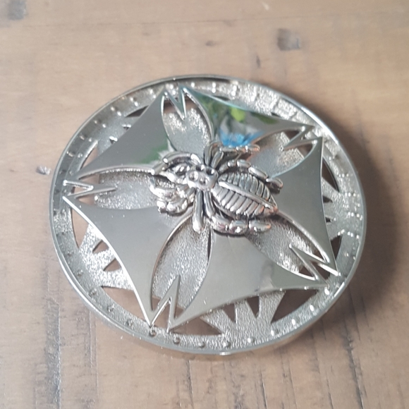 Belt Buckle Spider - Picture 1 of 3